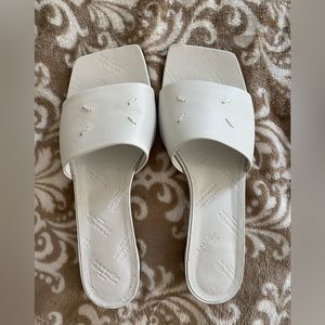 Maison Margiela low heel slip on Sz 41 Orig. $850